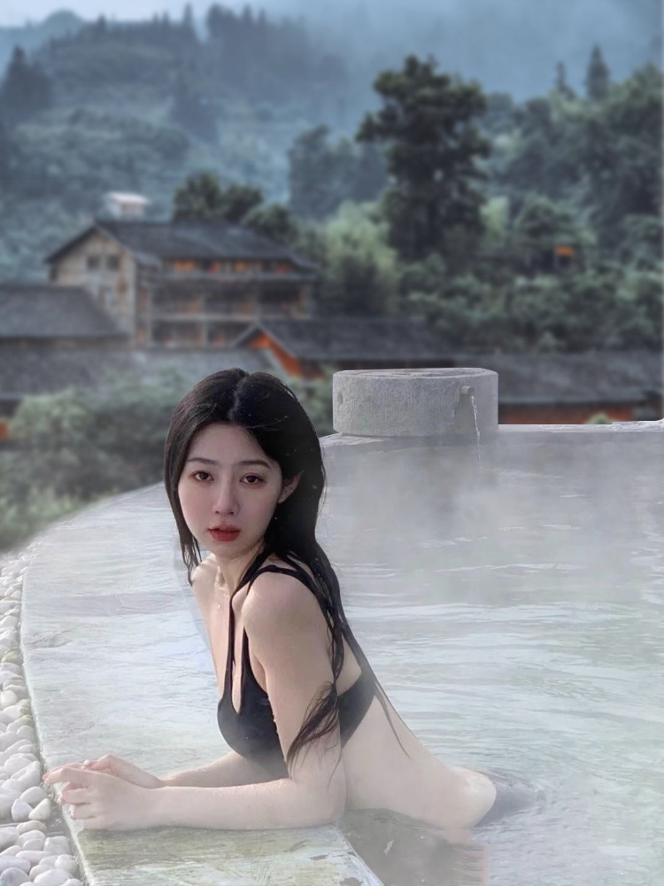 Summer Solid Color Women One P - Swimwear 评论和价格